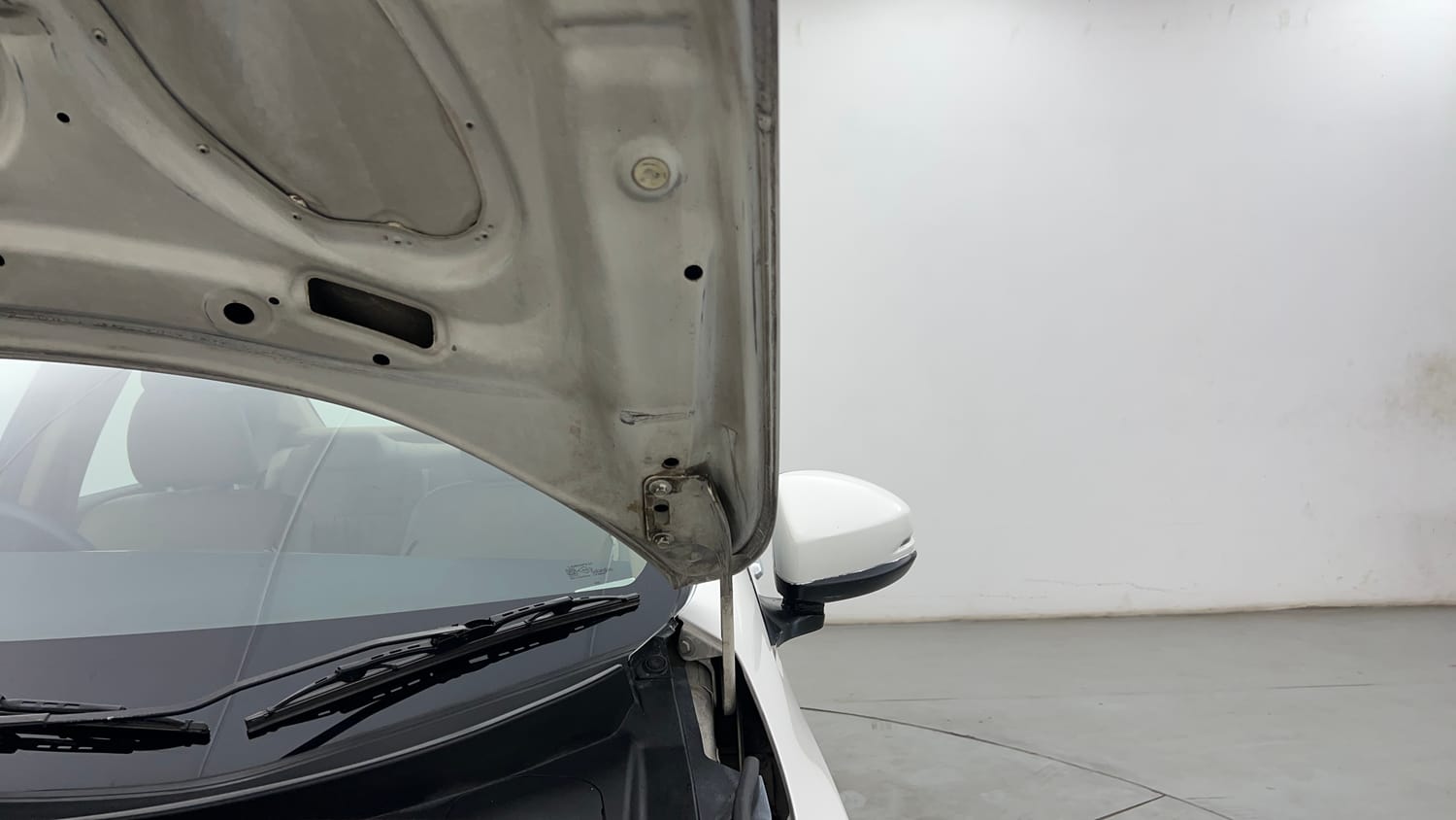 Used 2014 Honda City V Petrol Manual engine ENGINE LEFT SIDE HINGE & APRON VIEW