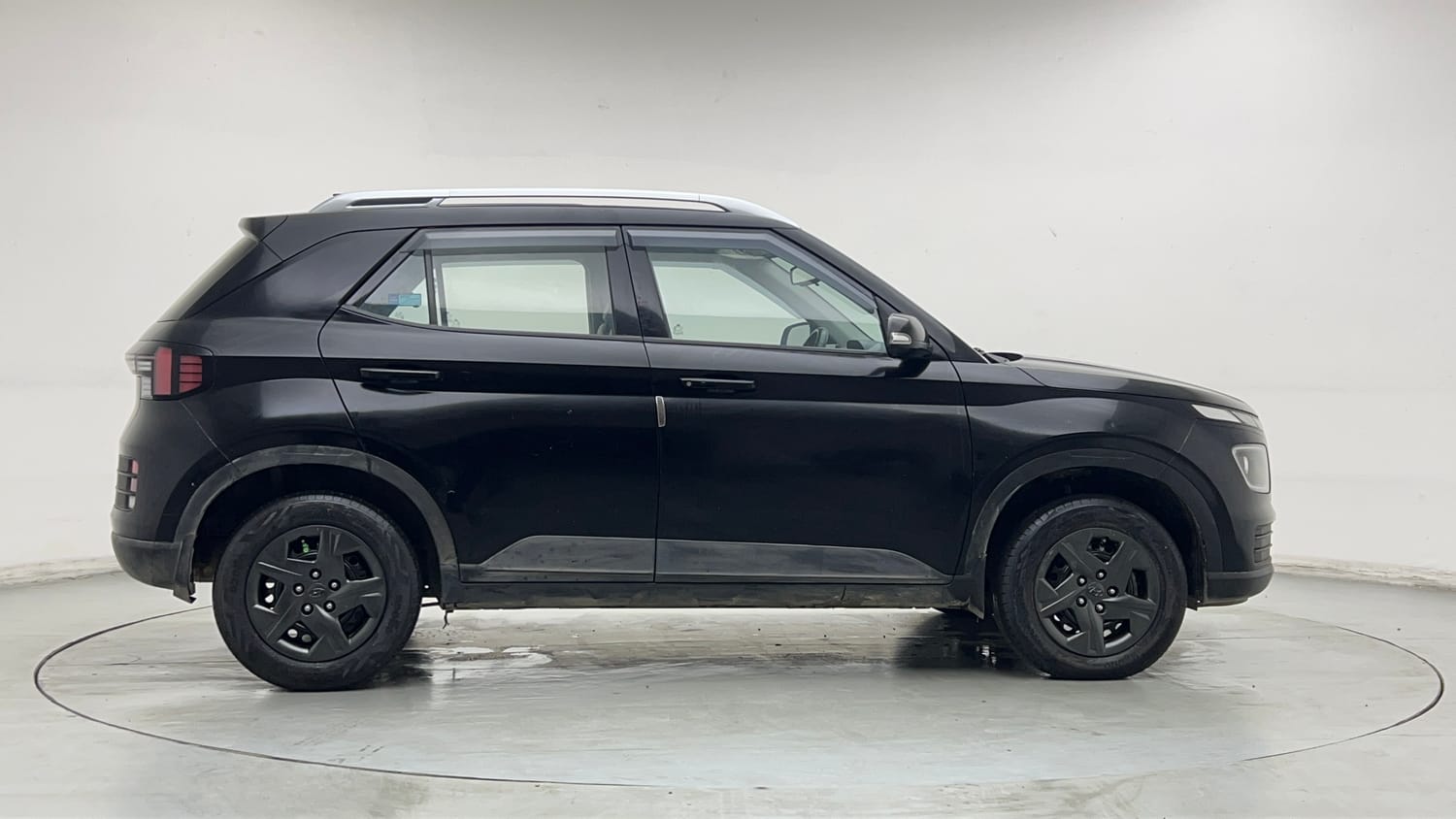 Used 2024 Hyundai Venue SX 1.2 Petrol Petrol Manual exterior RIGHT SIDE VIEW