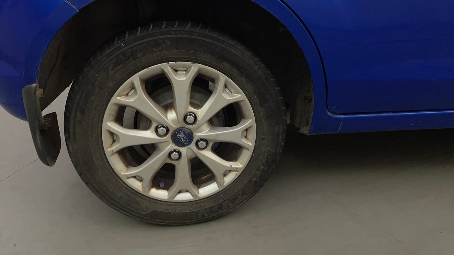 Used 2013 Ford Figo Duratec Petrol Titanium 1.2 Petrol Manual tyres RIGHT REAR TYRE RIM VIEW
