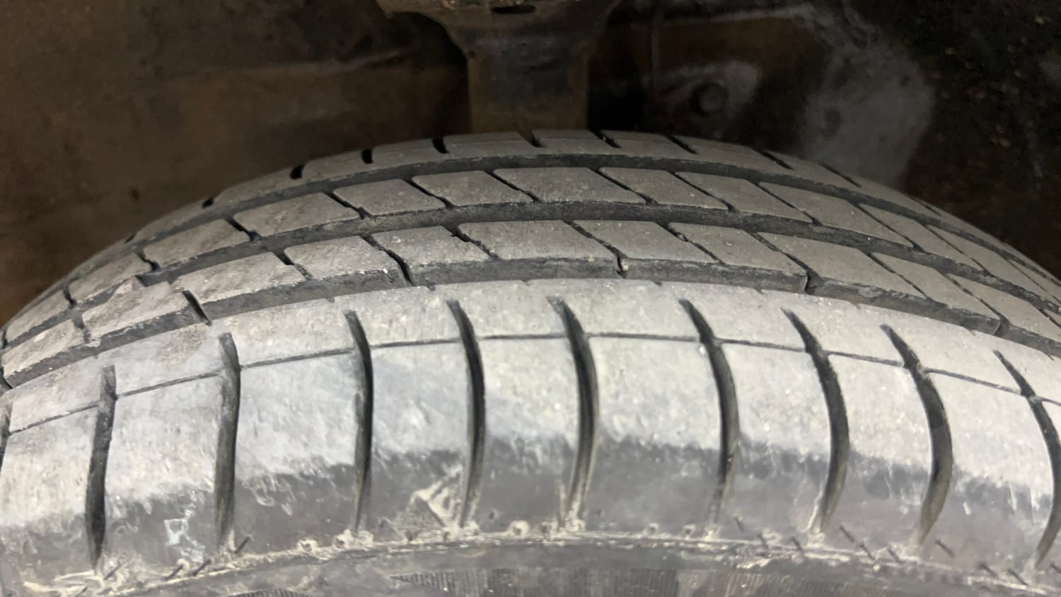Used 2015 Maruti Suzuki Wagon R VXI Petrol Manual tyres LEFT FRONT TYRE TREAD VIEW