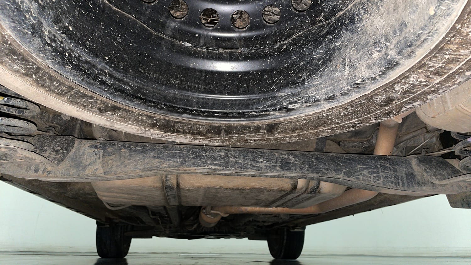 Used 2023 Hyundai Alcazar Prestige 7 STR 1.5 Diesel Diesel Manual extra REAR UNDERBODY VIEW (TAKEN FROM REAR)
