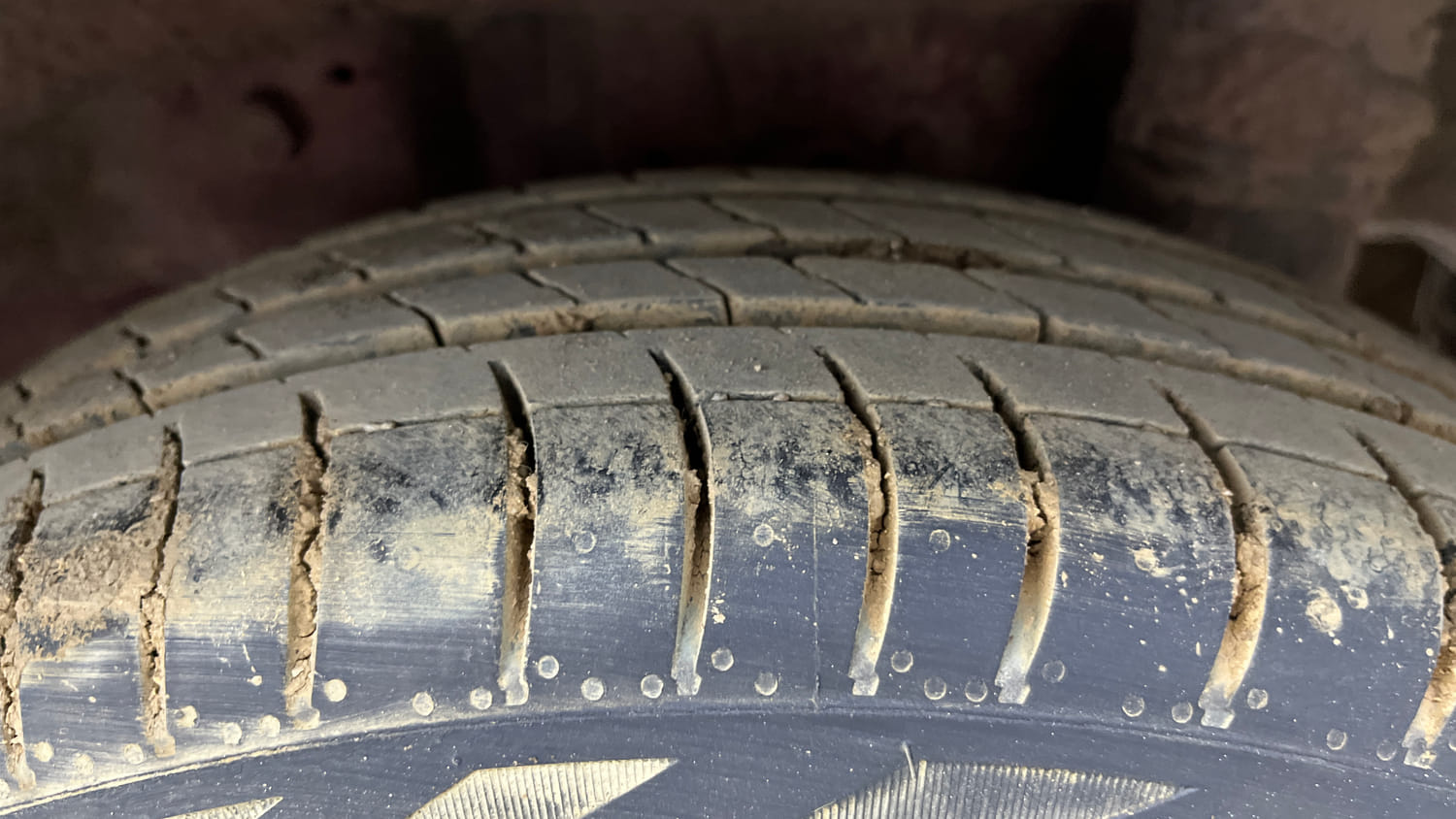 Used 2014 Hyundai Eon Magna Petrol Manual tyres LEFT REAR TYRE TREAD VIEW