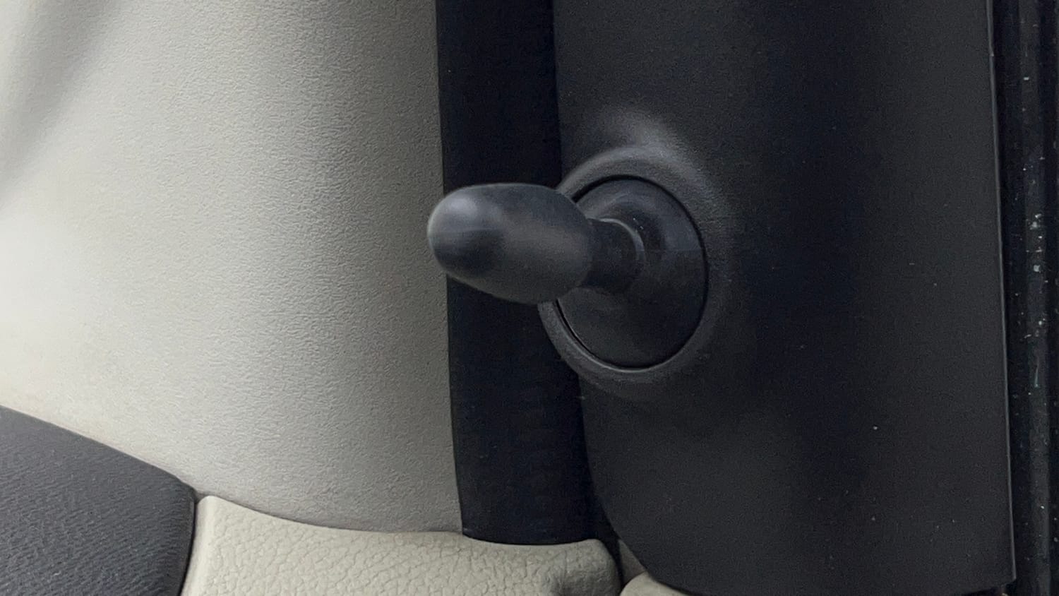 Used 2014 Maruti Suzuki Celerio VXi AMT Petrol Automatic top_features Adjustable ORVM