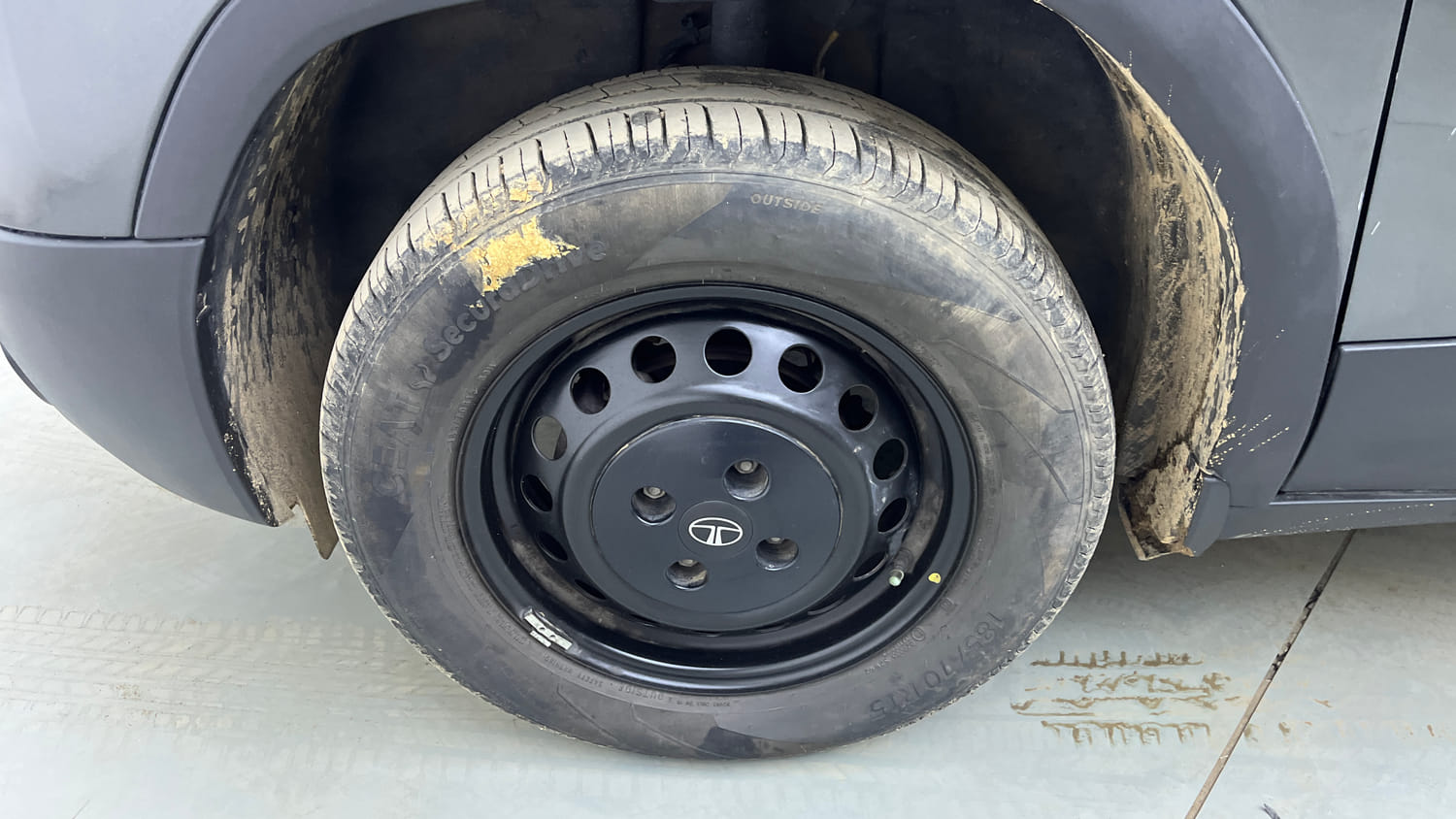 Used 2024 Tata Punch Pure MT Petrol Manual tyres LEFT FRONT TYRE RIM VIEW