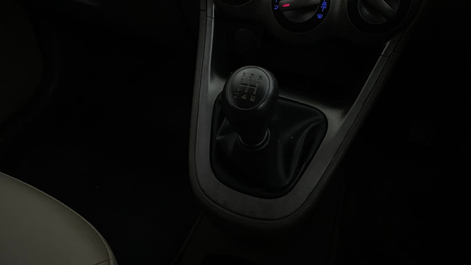 Used 2011 Hyundai i10 Era 1.1 iRDE2 Petrol Manual interior GEAR  KNOB VIEW