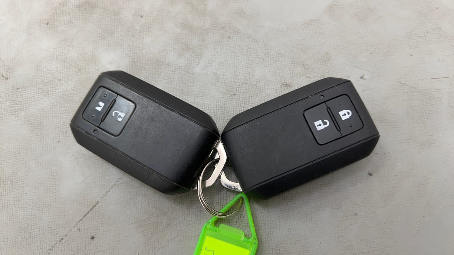 Used 2022 Maruti Suzuki Ignis Zeta 1.2 MT Petrol Manual extra CAR KEY VIEW