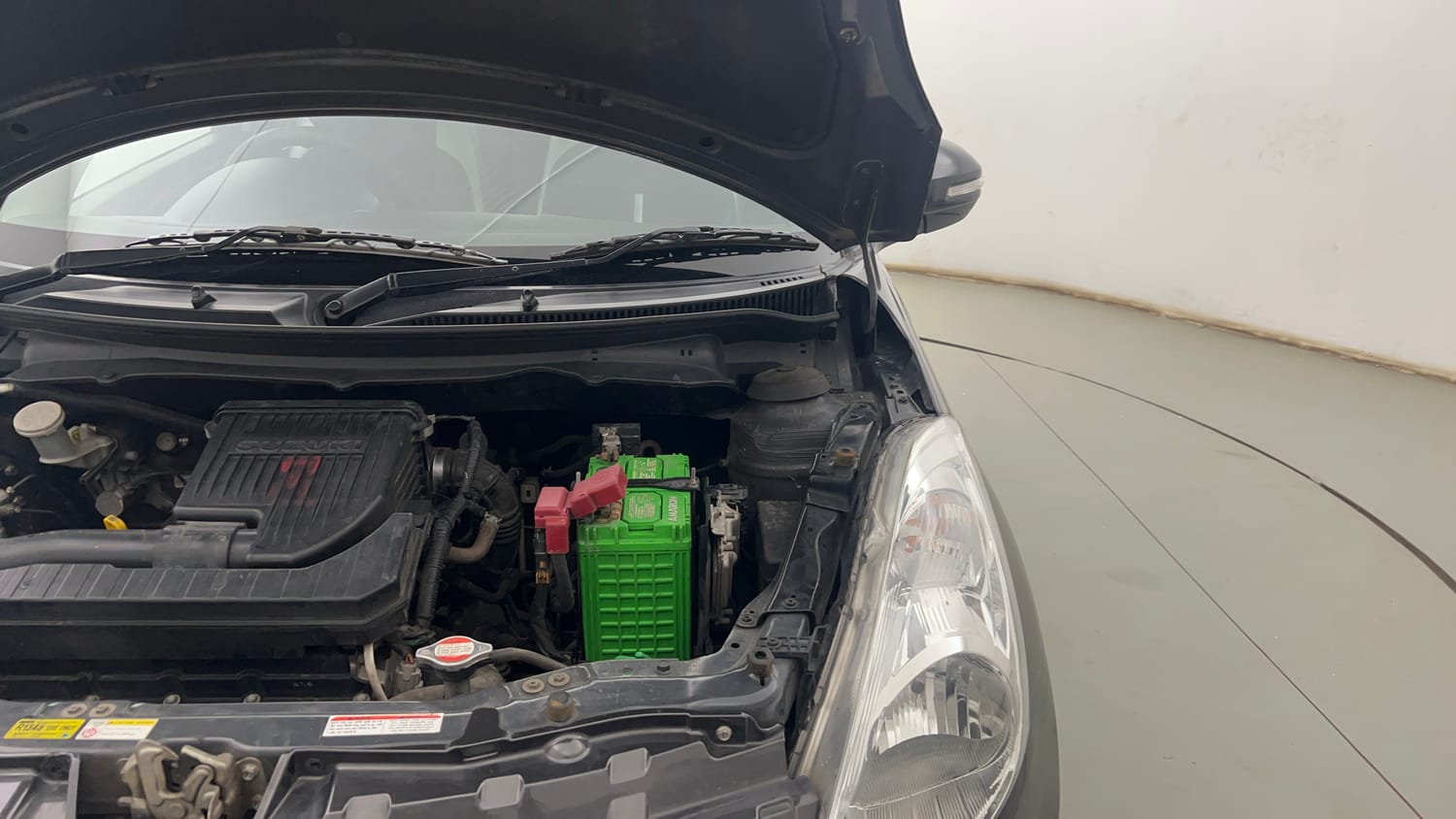 Used 2016 Maruti Suzuki Swift VXi Petrol Manual engine ENGINE LEFT SIDE HINGE & APRON VIEW