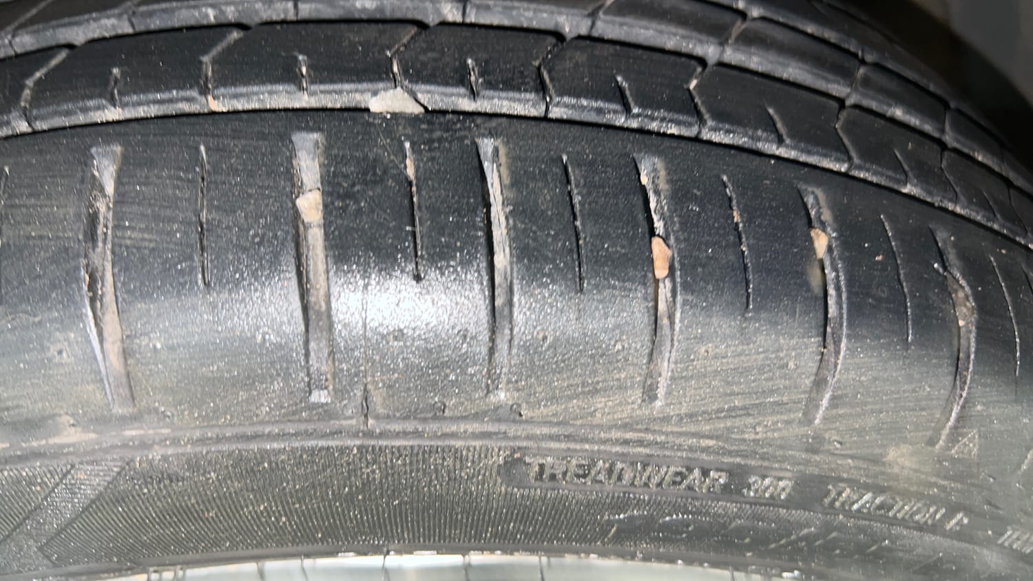 Used 2025 Toyota Glanza V AMT Petrol Automatic tyres RIGHT FRONT TYRE TREAD VIEW