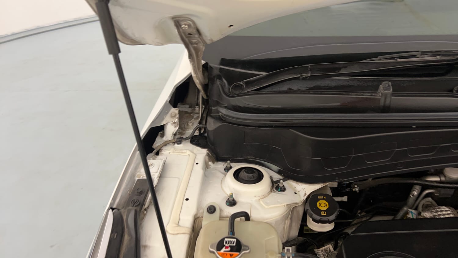 Used 2019 kia Seltos GTX Plus DCT 1.4 Petrol Automatic engine ENGINE RIGHT SIDE HINGE & APRON VIEW