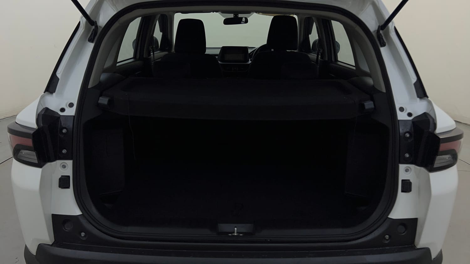 Used 2025 Maruti Suzuki Brezza Vxi AT Petrol Automatic interior DICKY INSIDE VIEW