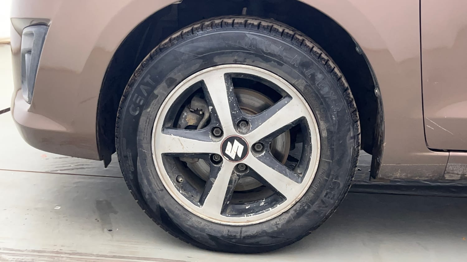 Used 2013 Maruti Suzuki Ertiga Vxi Petrol Manual tyres LEFT FRONT TYRE RIM VIEW