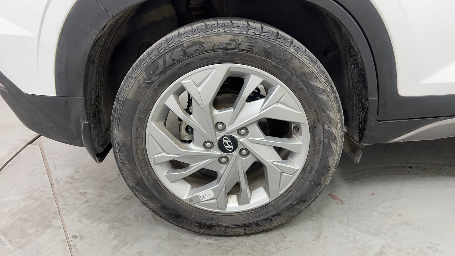 Used 2023 Hyundai Creta SX 1.5 Petrol Petrol Manual tyres RIGHT REAR TYRE RIM VIEW