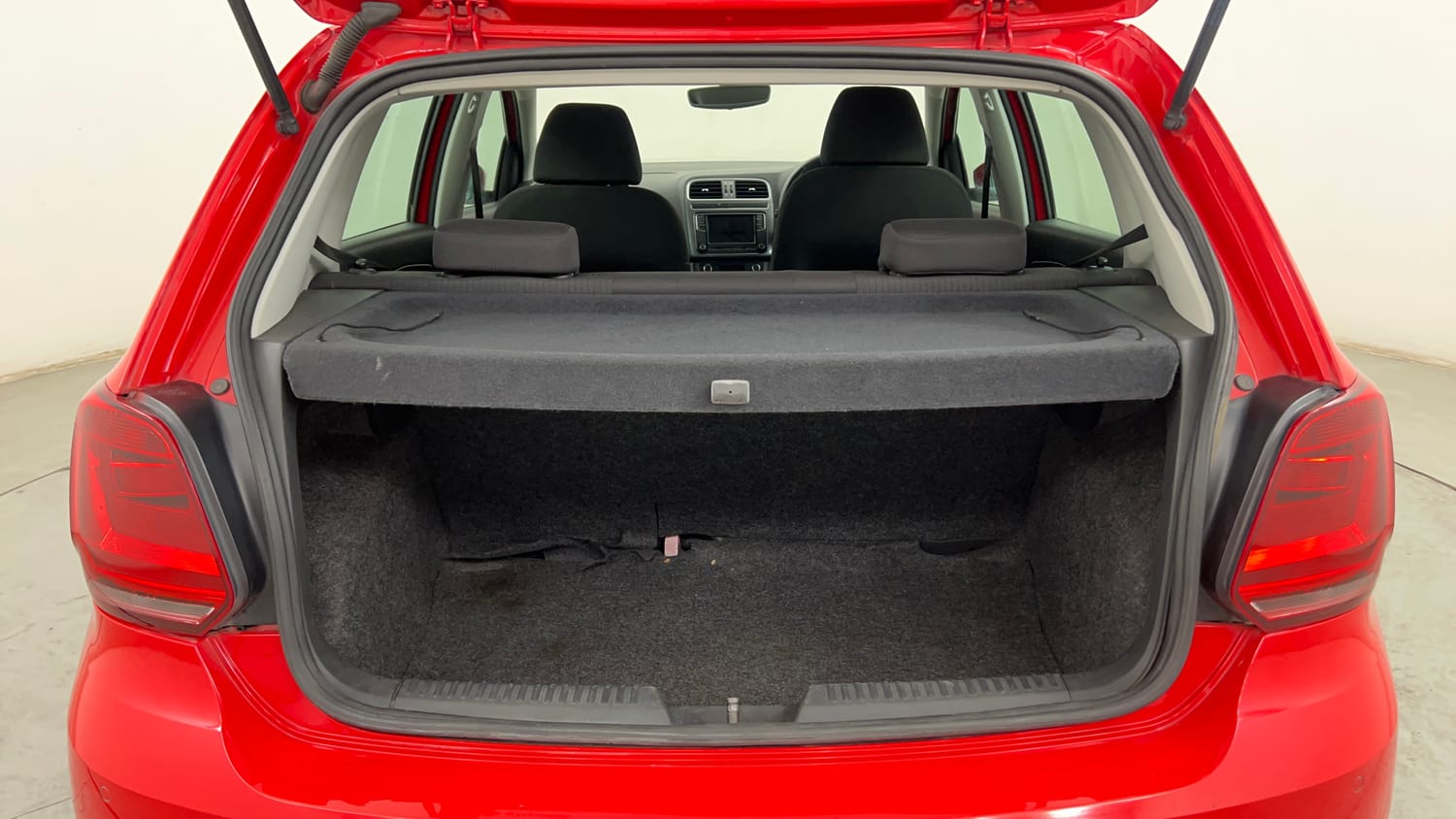 Used 2020 Volkswagen Polo Highline Plus 1.0L TSI Petrol Manual interior DICKY INSIDE VIEW