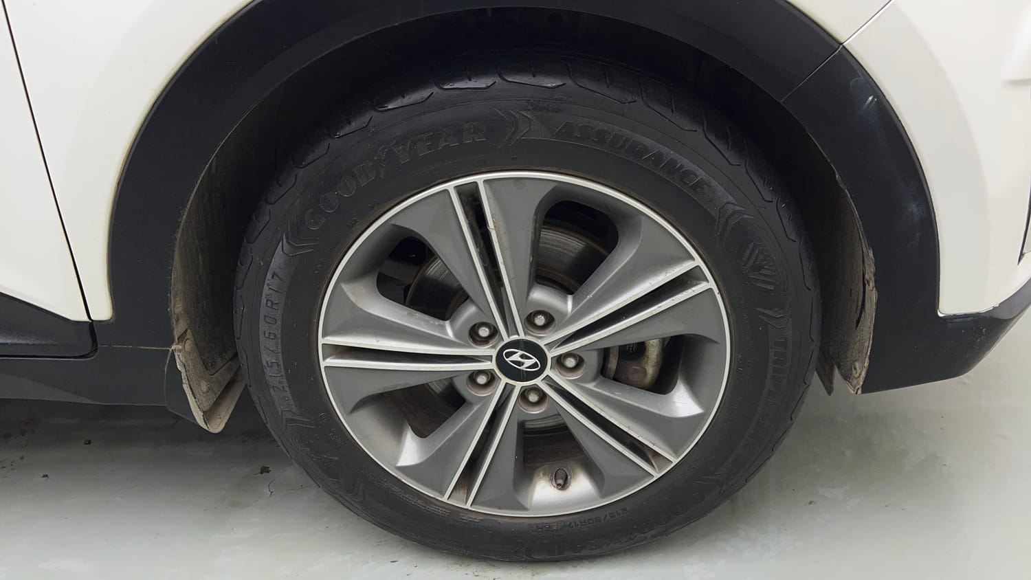 Used 2017 Hyundai Creta SX Plus 1.6 AT CRDI Diesel Automatic tyres RIGHT FRONT TYRE RIM VIEW