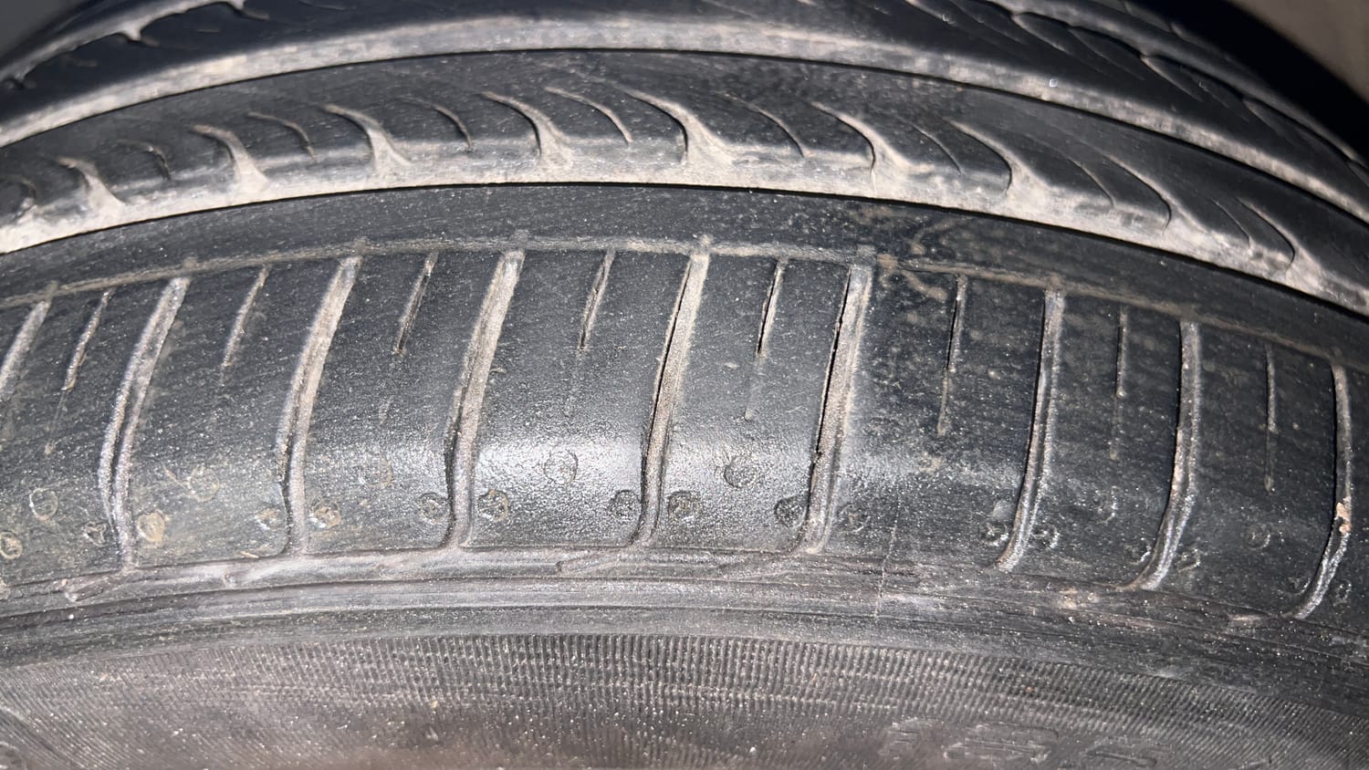 Used 2017 Volkswagen Polo Highline1.2L (P) Petrol Manual tyres LEFT FRONT TYRE TREAD VIEW