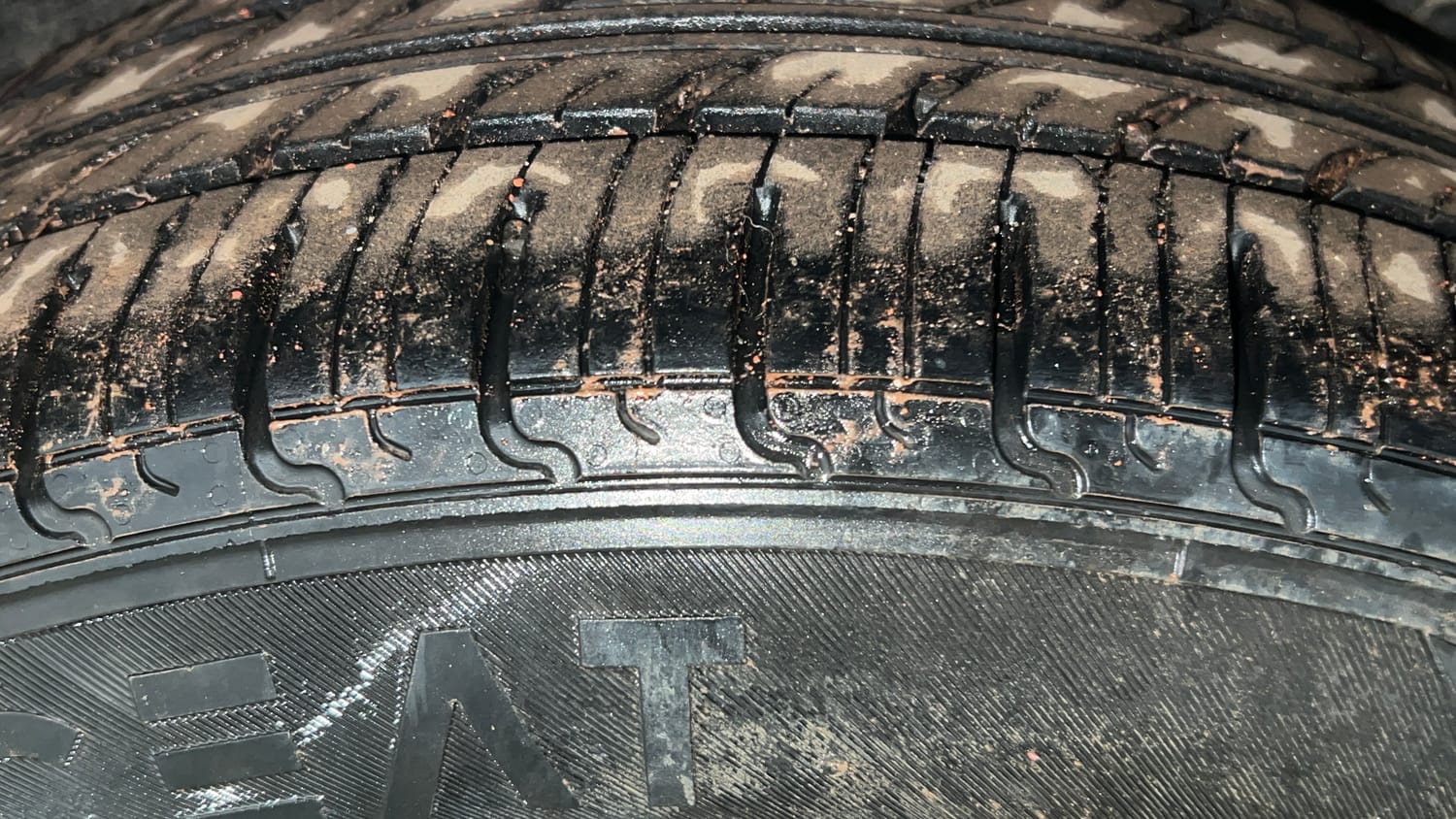 Used 2013 Maruti Suzuki Ertiga Vxi Petrol Manual tyres LEFT REAR TYRE TREAD VIEW