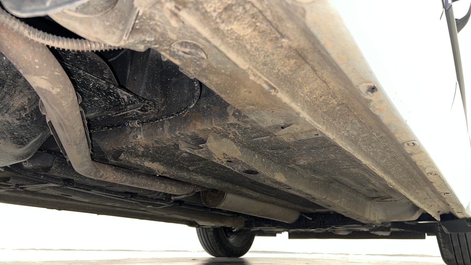 Used 2024 Tata Altroz XZA Plus (S) Petrol Automatic extra REAR RIGHT UNDERBODY VIEW