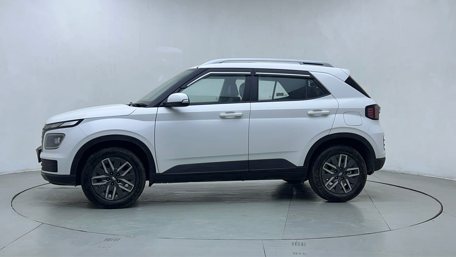 Used 2024 Hyundai Venue S (O) 1.0 Turbo DCT Petrol Automatic exterior LEFT SIDE VIEW
