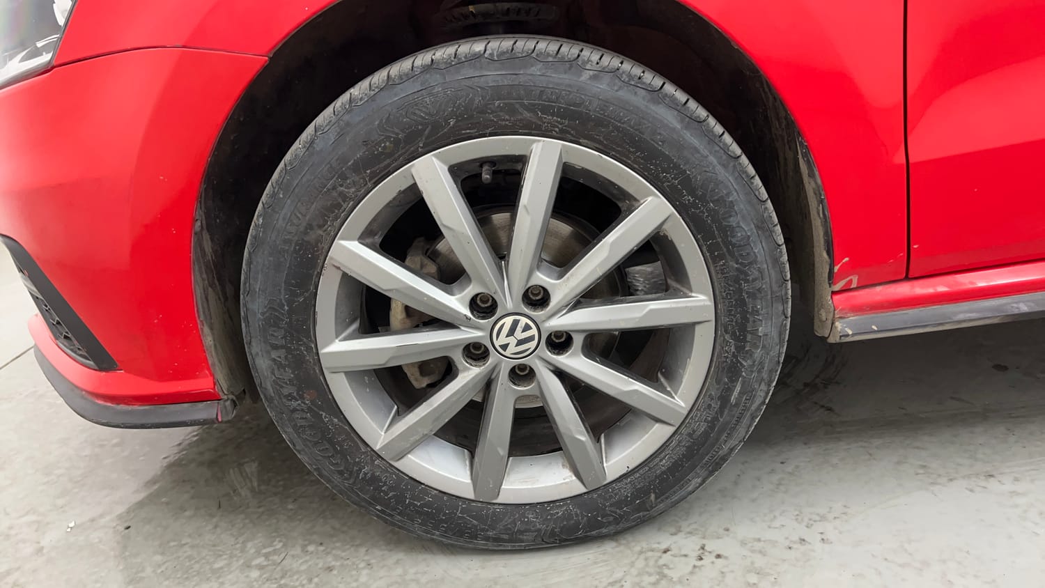 Used 2020 Volkswagen Polo Highline Plus 1.0L TSI Petrol Manual tyres LEFT FRONT TYRE RIM VIEW