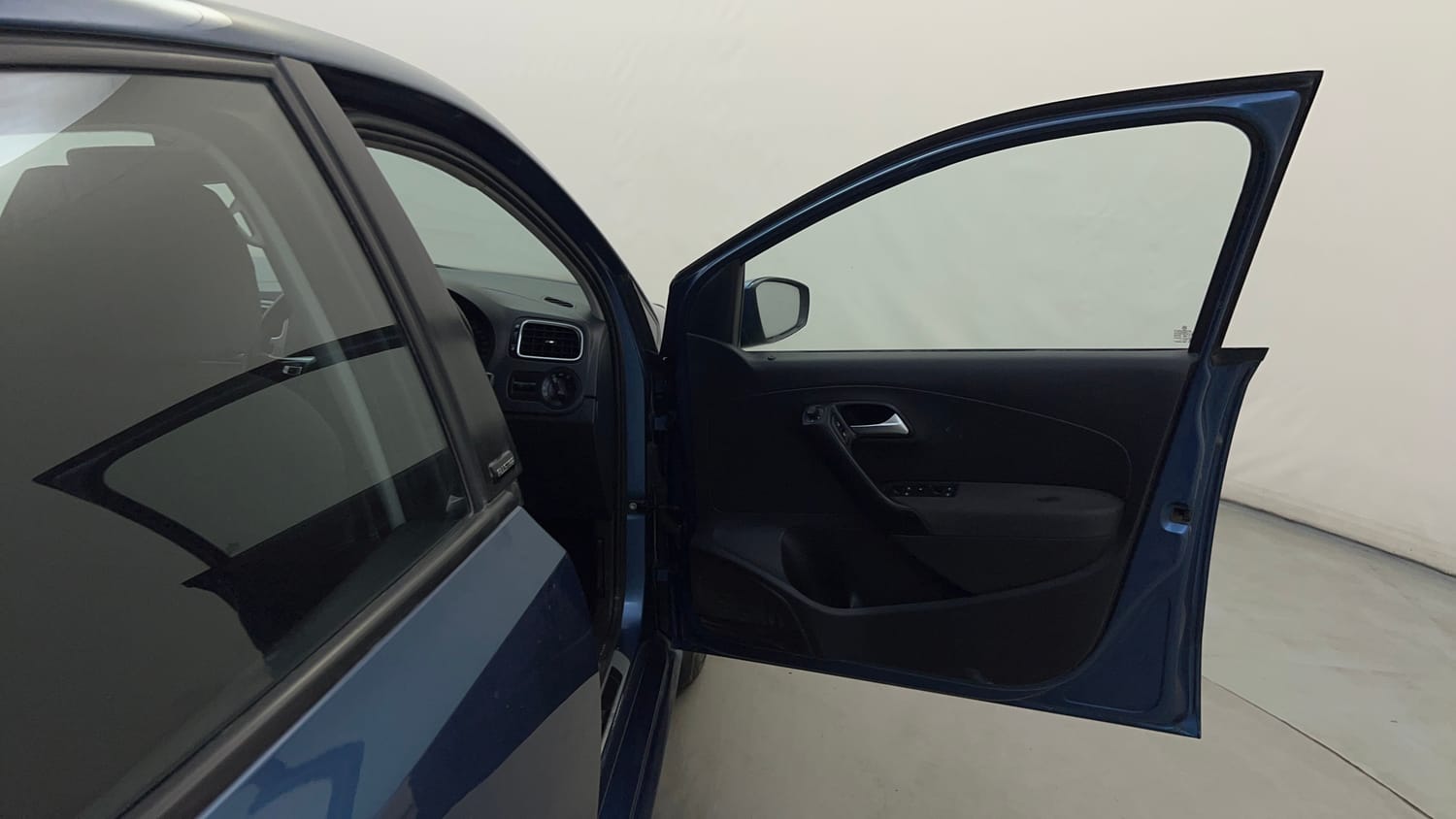 Used 2017 Volkswagen Polo Highline1.2L (P) Petrol Manual interior RIGHT FRONT DOOR OPEN VIEW