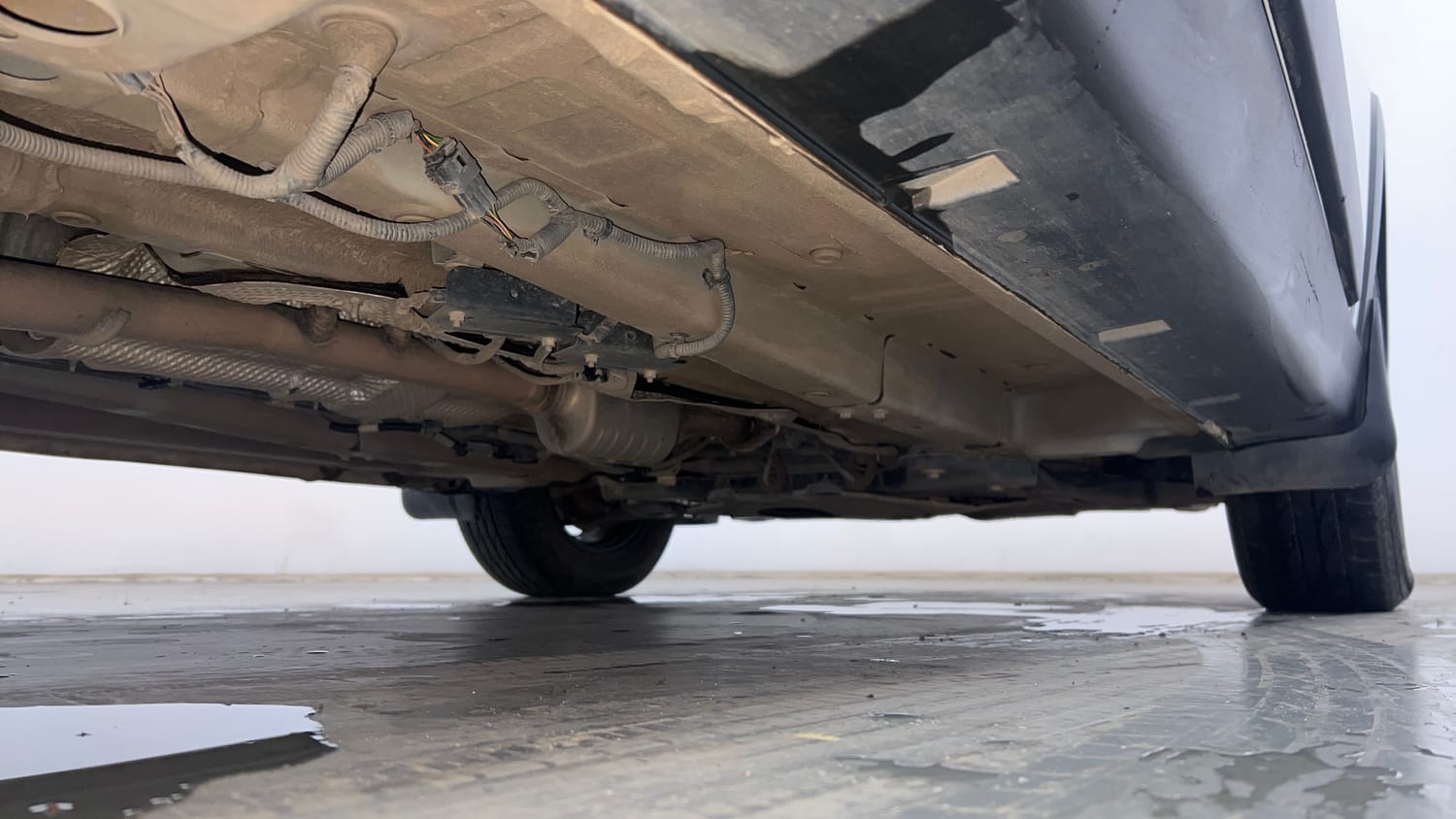 Used 2024 Mahindra XUV 300 W8 (O) 1.5 Diesel Diesel Manual extra REAR RIGHT UNDERBODY VIEW