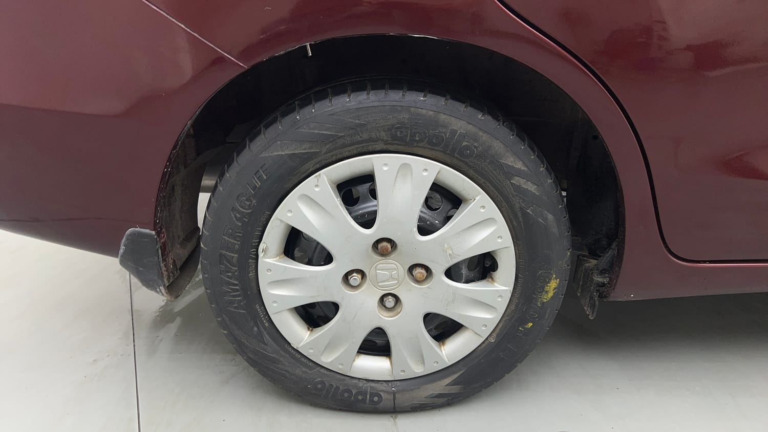 Used 2016 Honda Amaze 1.2 S i-VTEC Petrol Manual tyres RIGHT REAR TYRE RIM VIEW
