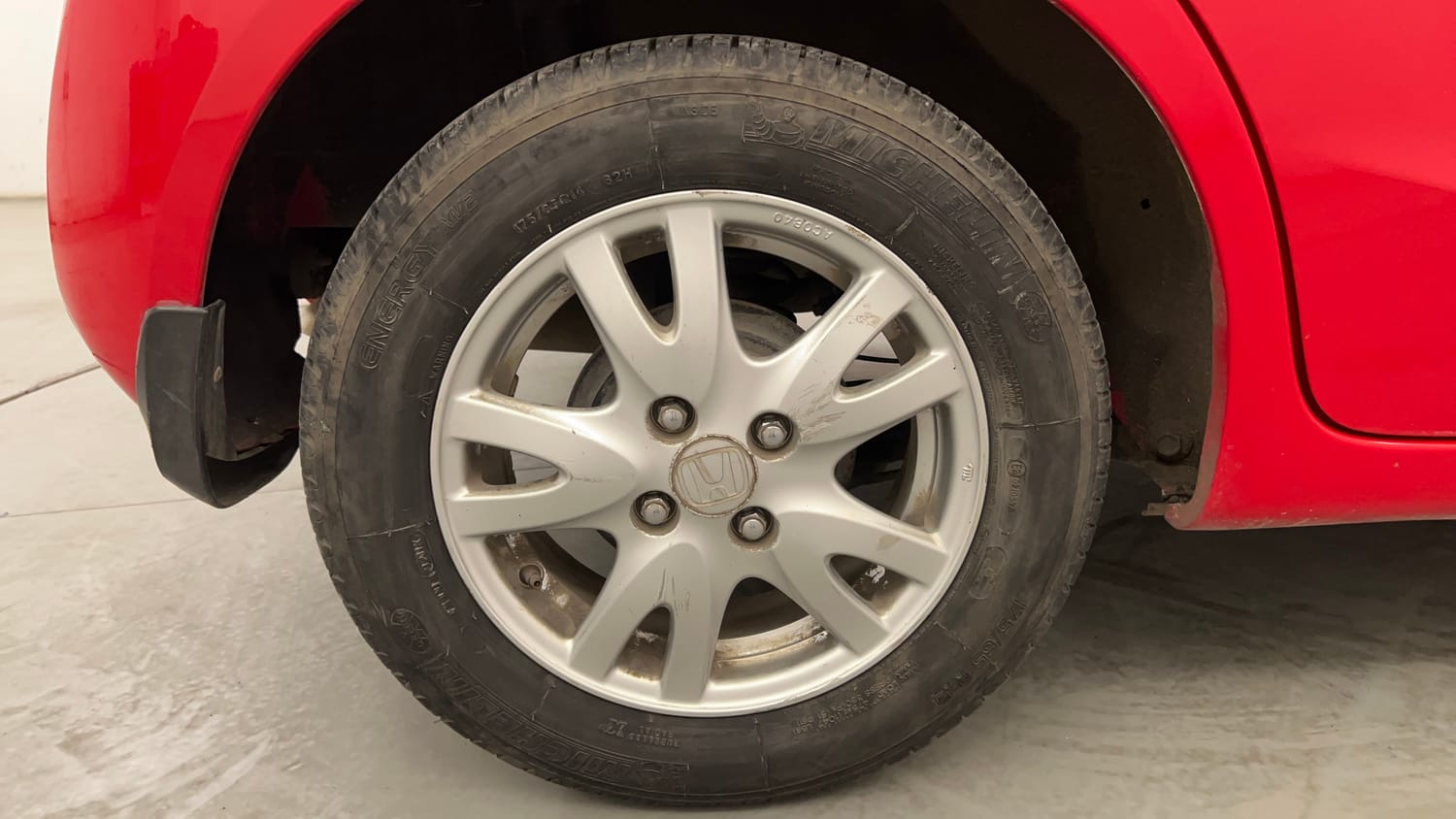 Used 2017 Honda Brio VX AT Petrol Automatic tyres RIGHT REAR TYRE RIM VIEW