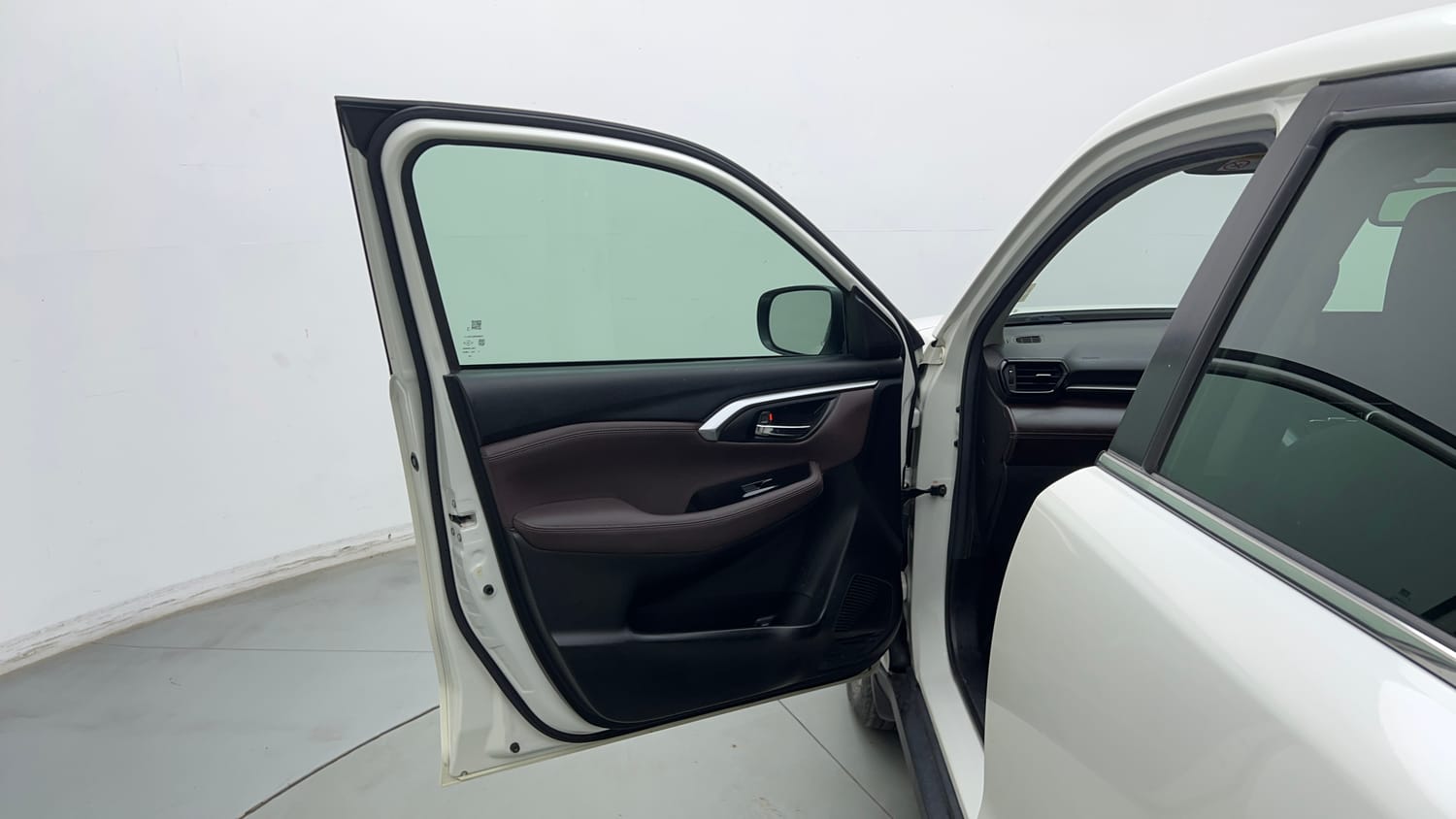 Used 2023 Maruti Suzuki Grand Vitara Zeta Smart Hybrid Petrol Manual interior LEFT FRONT DOOR OPEN VIEW