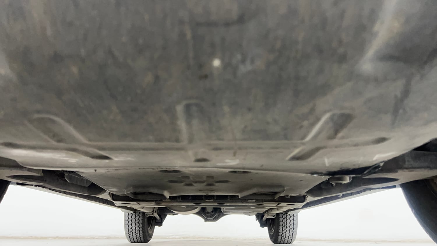Used 2018 Tata Hexa XE 4x2 7 STR Diesel Manual extra FRONT LEFT UNDERBODY VIEW
