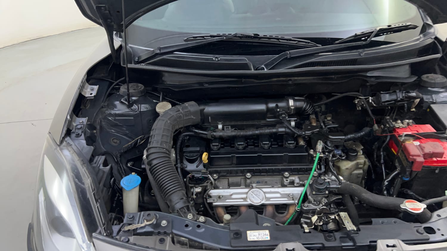Used 2021 Maruti Suzuki Swift ZXi Plus AMT Petrol Automatic engine ENGINE RIGHT SIDE HINGE & APRON VIEW