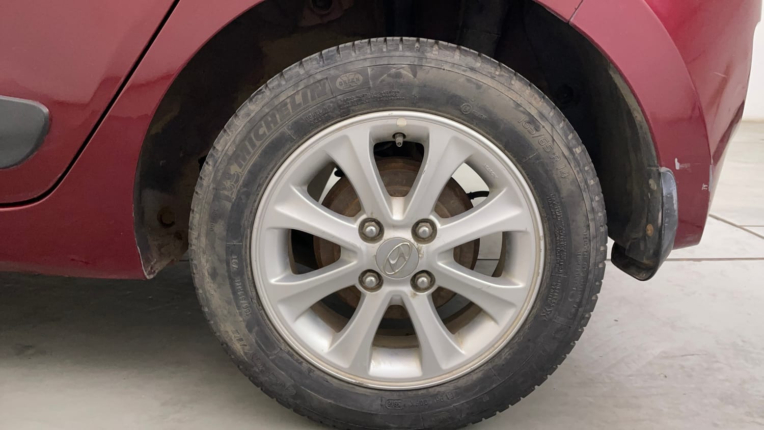 Used 2014 Hyundai Grand i10 Asta AT 1.2 Kappa VTVT Petrol Automatic tyres LEFT REAR TYRE RIM VIEW