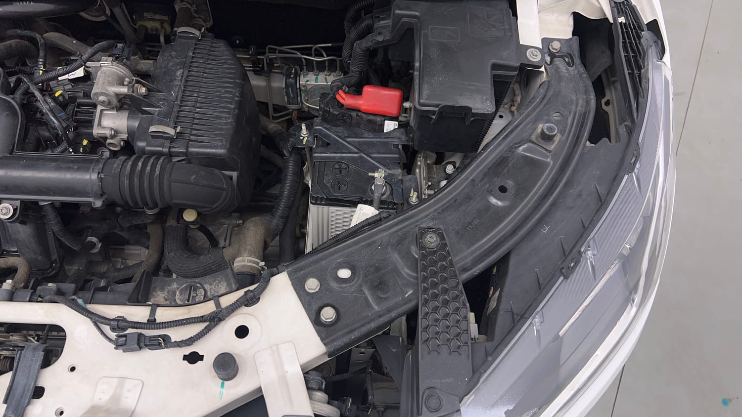 Used 2021 Nissan Magnite XL Petrol Manual engine ENGINE LEFT SIDE VIEW