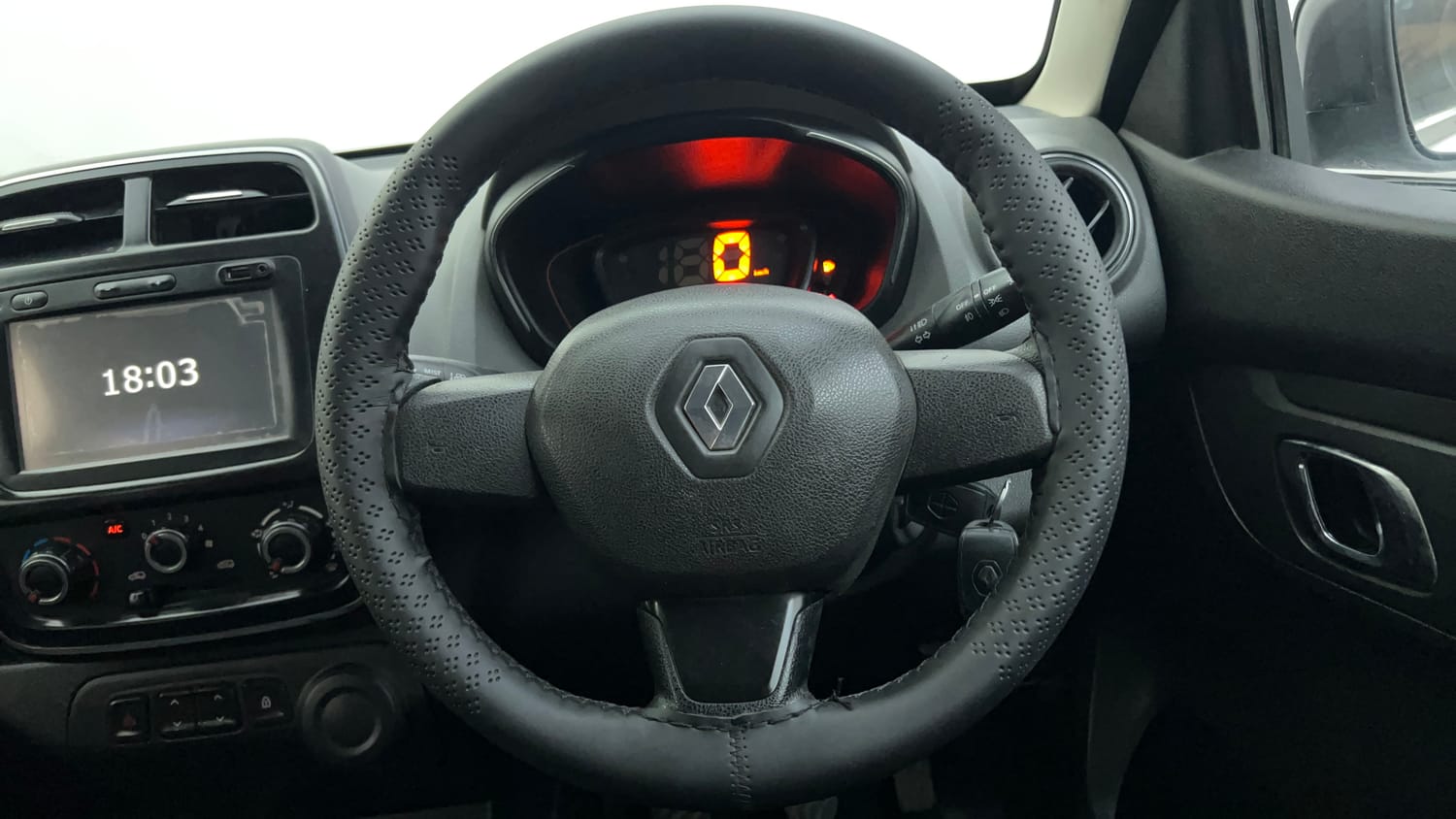 Used 2018 Renault Kwid RXT (O) 1.0 SCE Edition Petrol Manual interior STEERING VIEW