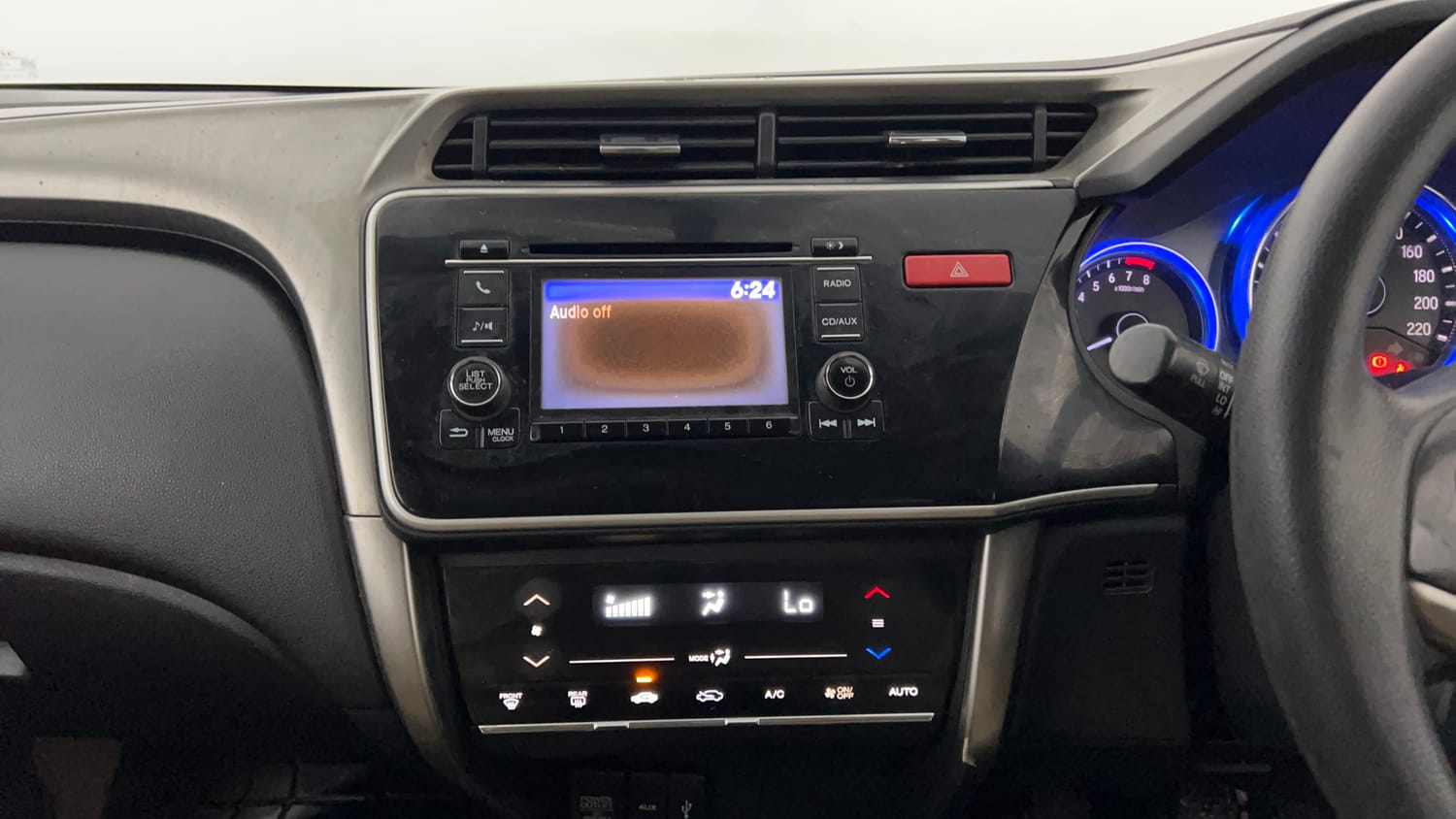 Used 2014 Honda City V Petrol Manual interior MUSIC SYSTEM & AC CONTROL VIEW