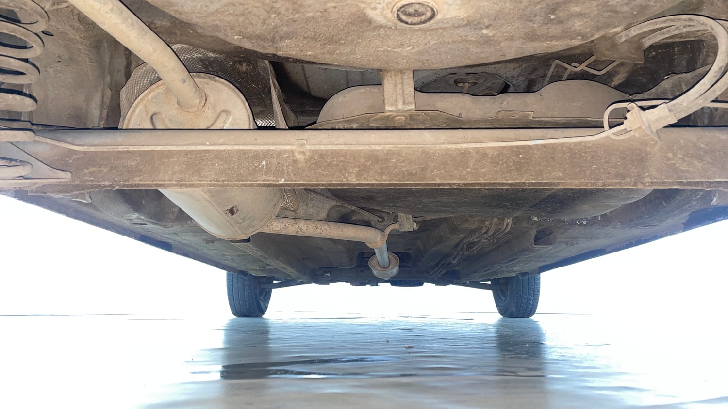 Used 2018 Renault Kwid 1.0 RXT AMT Opt Petrol Automatic extra REAR UNDERBODY VIEW (TAKEN FROM REAR)