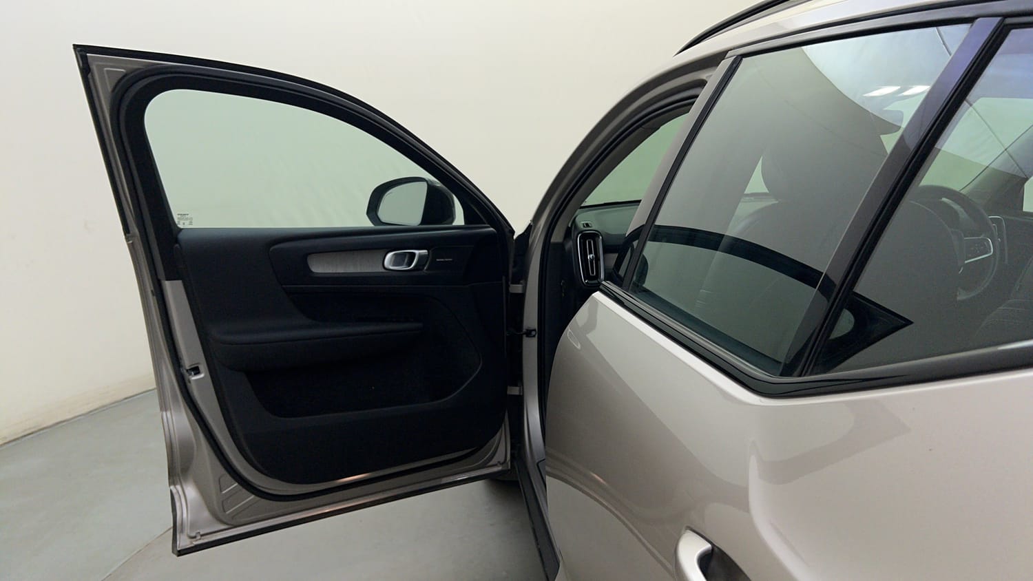 Used 2023 Volvo XC40 B4 Ultimate Petrol Automatic interior LEFT FRONT DOOR OPEN VIEW