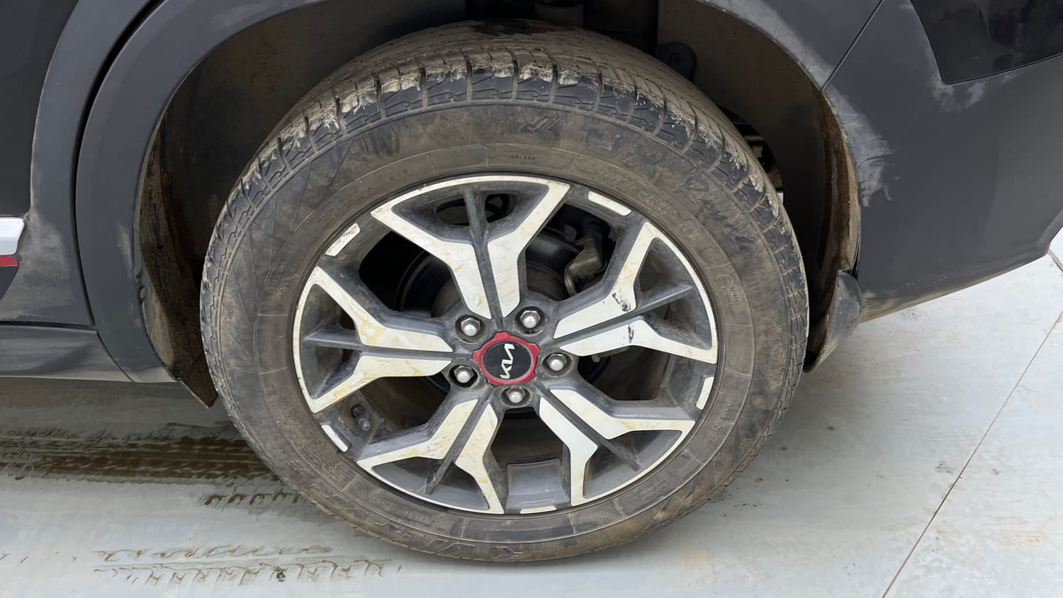Used 2022 Kia Seltos GTX Plus 1.4 DCT Petrol Automatic tyres LEFT REAR TYRE RIM VIEW