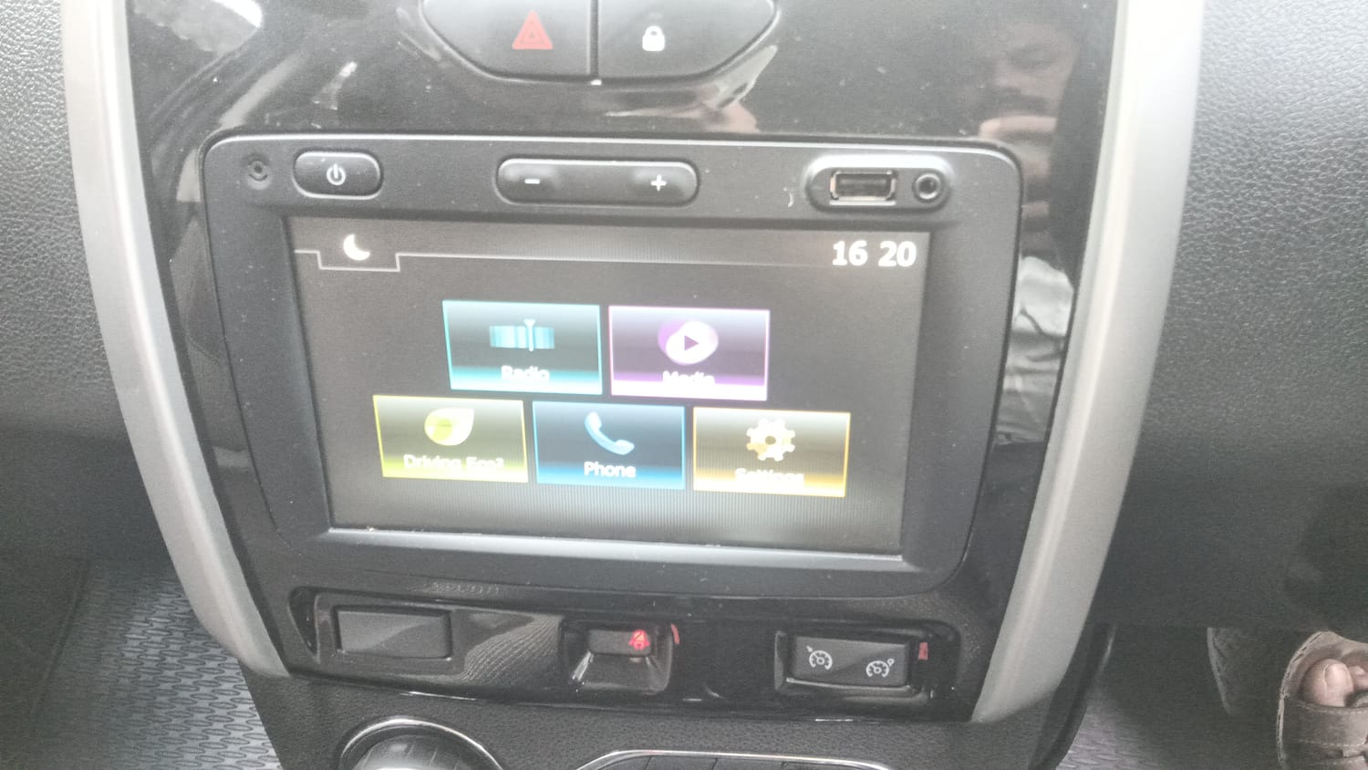 Used 2021 Renault Duster RXZ 1.3 Turbo Petrol CVT Petrol Automatic top_features Integrated (in-dash) music system