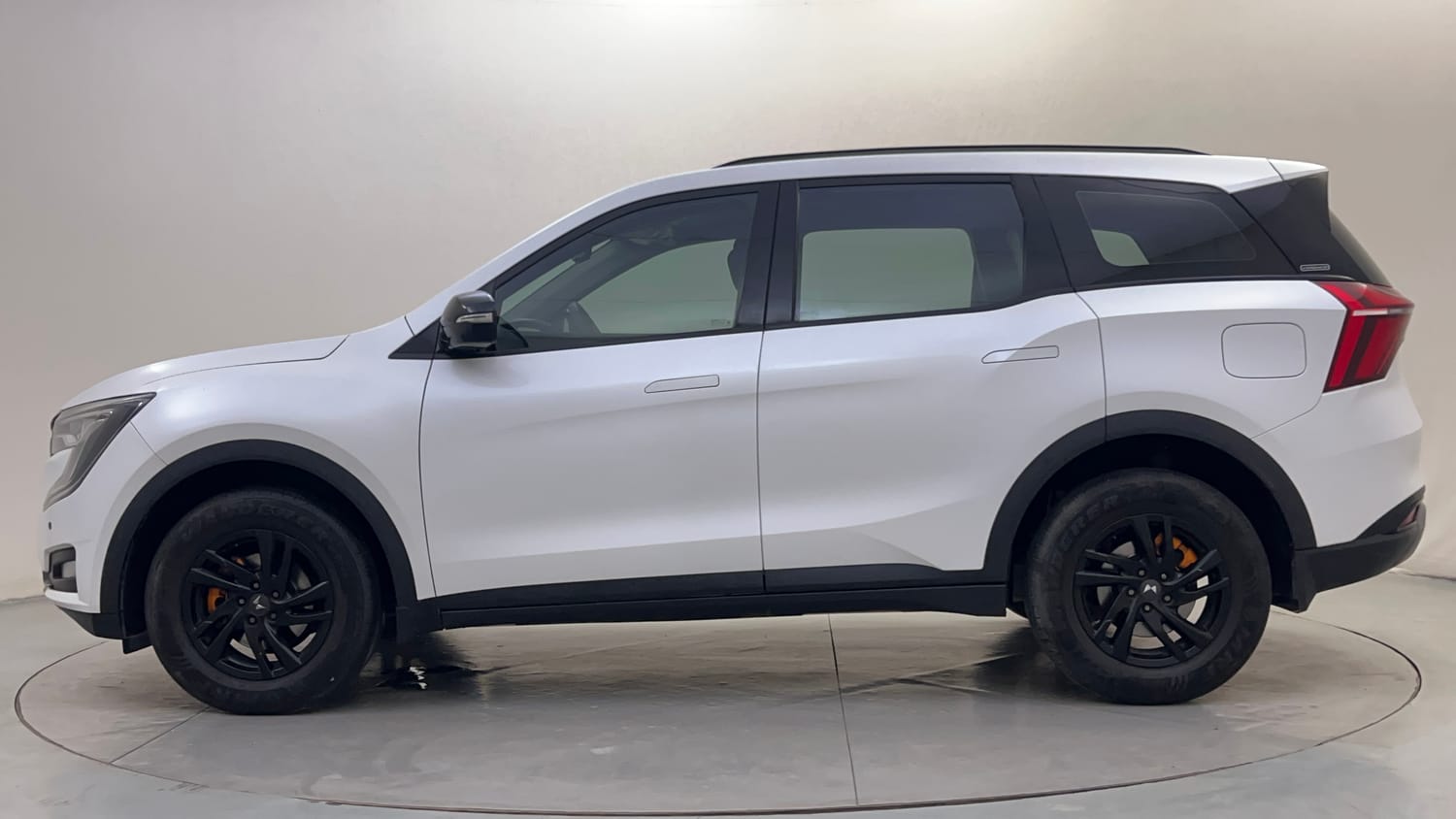 Used 2024 Mahindra XUV700 AX 5 Petrol AT 5 STR Petrol Automatic exterior LEFT SIDE VIEW