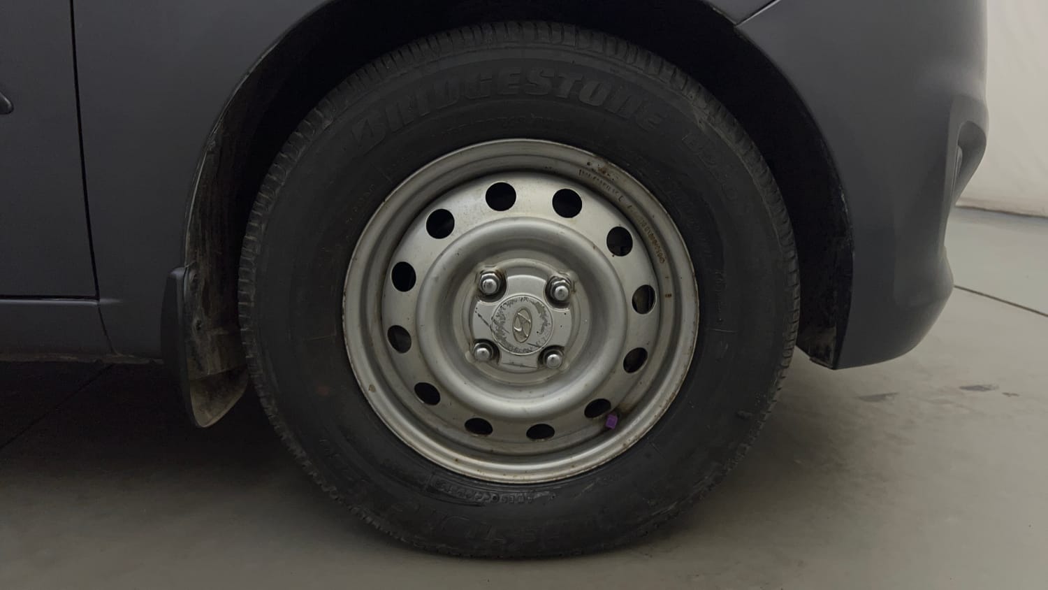 Used 2015 Hyundai i10 Magna 1.1 iRDE2 Petrol Manual tyres RIGHT FRONT TYRE RIM VIEW