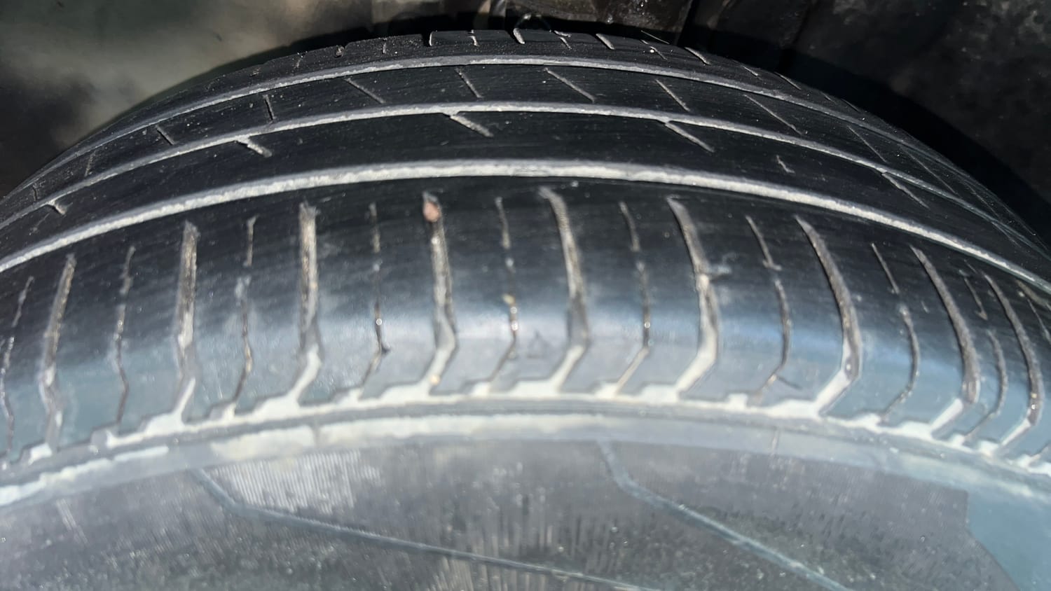 Used 2023 Tata Punch Adventure RHYTHM PACK MT Petrol + CNG (Outside Fitted) Cng Manual tyres LEFT FRONT TYRE TREAD VIEW