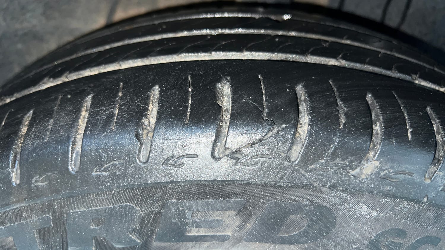 Used 2023 Tata Altroz XT 1.2 Cng(o/s fitted) Cng Manual tyres LEFT REAR TYRE TREAD VIEW