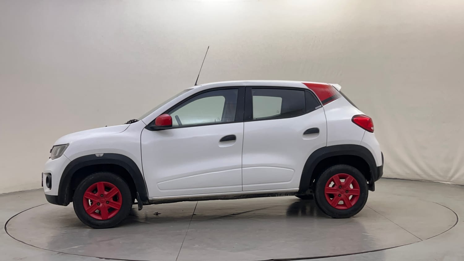 Used 2018 renault Kwid 1.0 RXL Anniversary Edition Petrol Manual exterior LEFT SIDE VIEW
