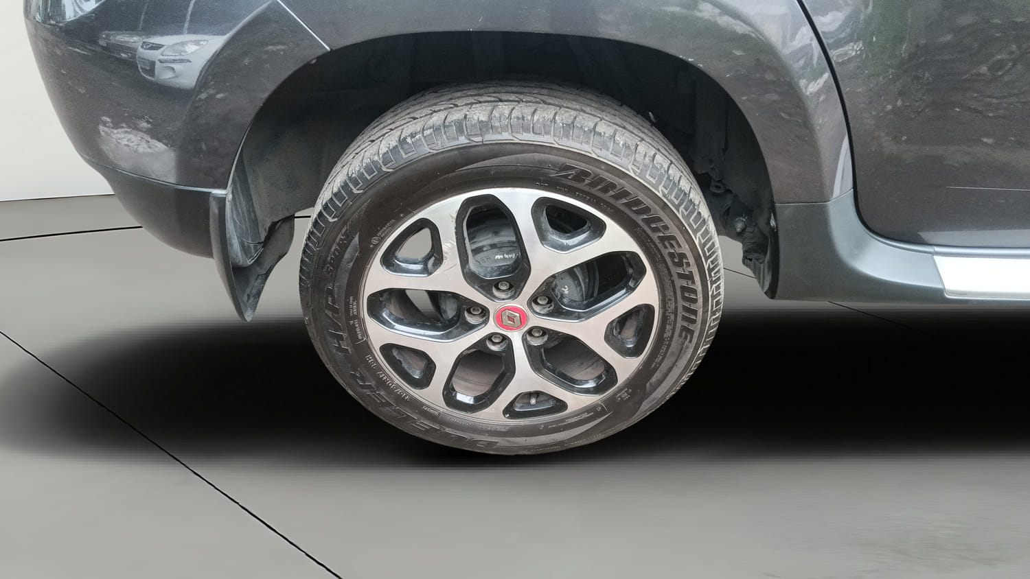 Used 2021 Renault Duster RXZ 1.3 Turbo Petrol CVT Petrol Automatic tyres RIGHT REAR TYRE RIM VIEW