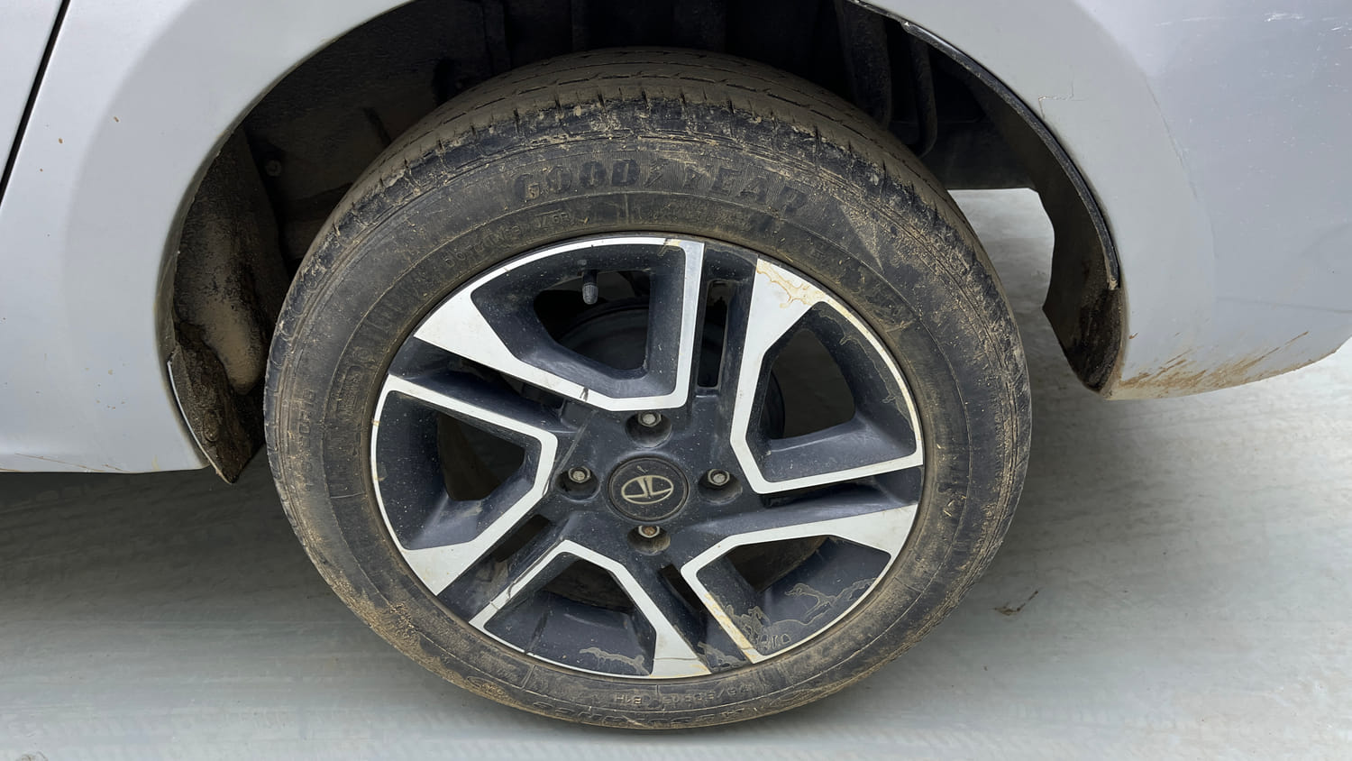 Used 2021 Tata Tigor XZ Plus Petrol Manual tyres LEFT REAR TYRE RIM VIEW