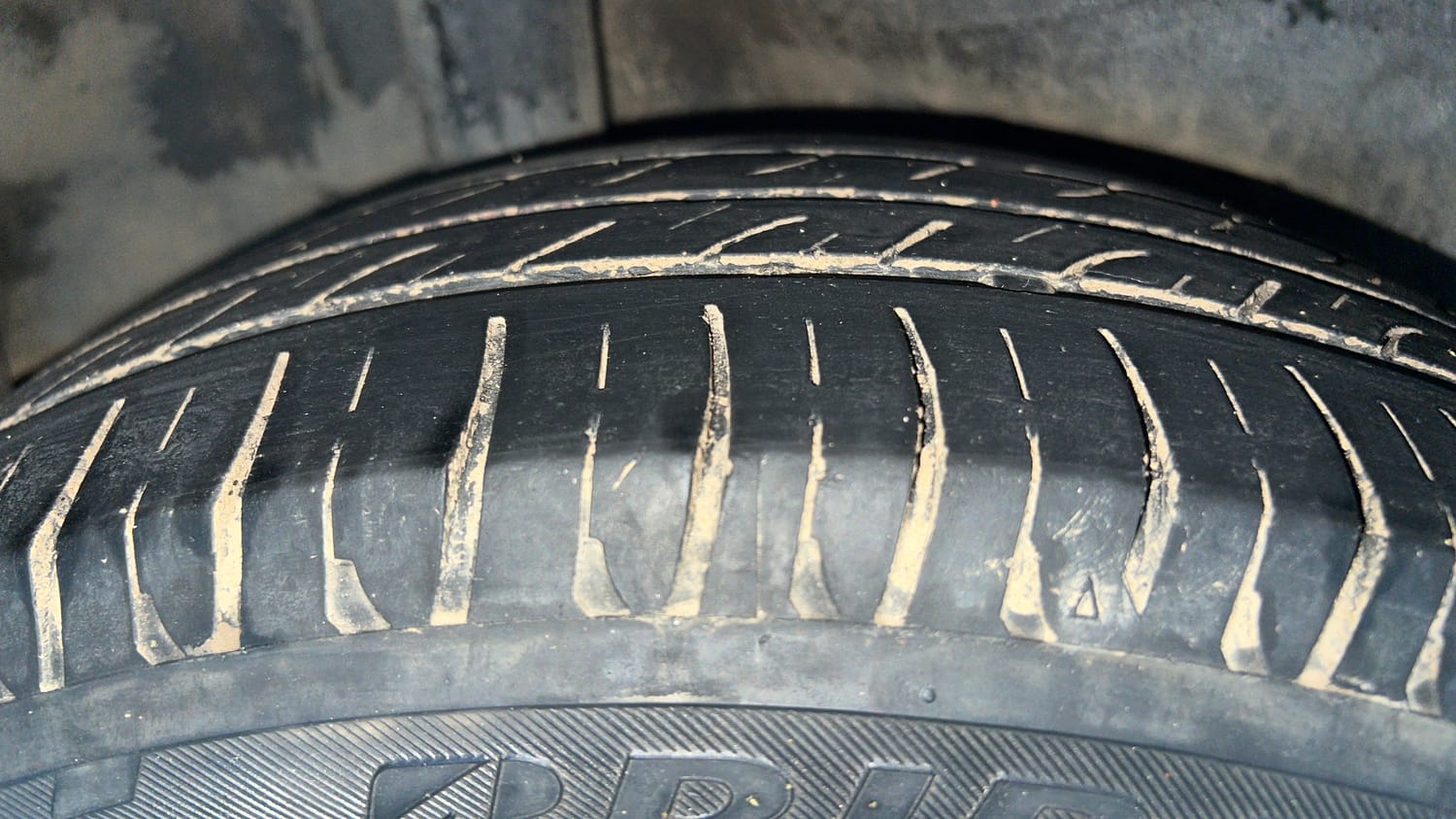 Used 2016 Honda City VX CVT Petrol Automatic tyres RIGHT REAR TYRE TREAD VIEW