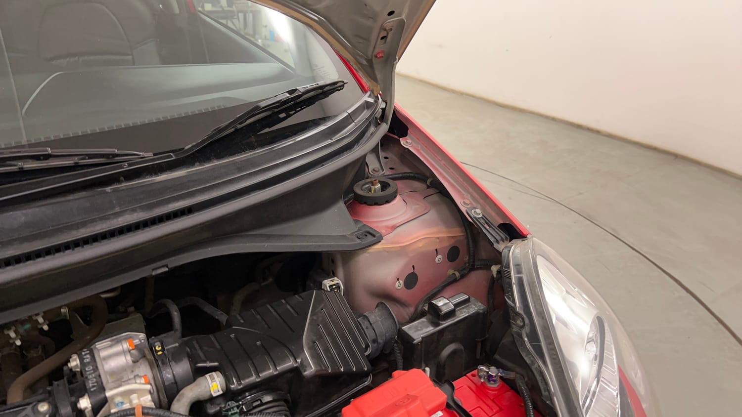Used 2017 Honda Brio VX AT Petrol Automatic engine ENGINE LEFT SIDE HINGE & APRON VIEW