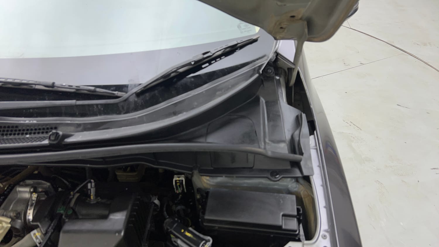 Used 2019 Honda City V Petrol Petrol Manual engine ENGINE LEFT SIDE HINGE & APRON VIEW