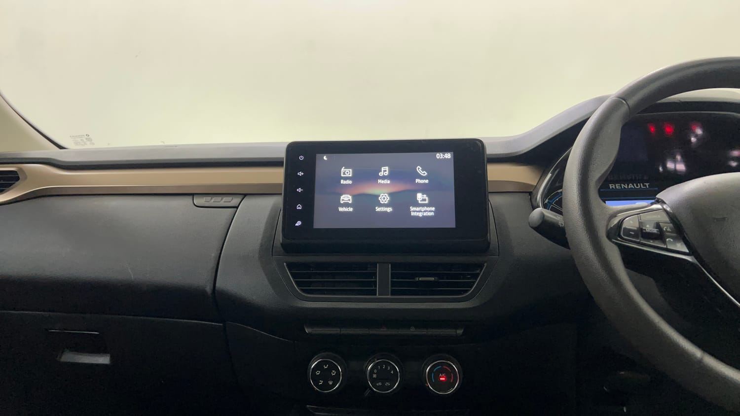 Used 2022 Renault Kiger RXT (O) MT Dual Tone Petrol Manual interior MUSIC SYSTEM & AC CONTROL VIEW
