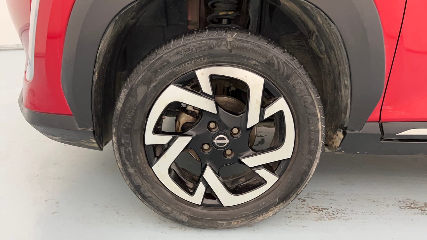 Used 2023 Nissan Magnite XV Executive Petrol Manual tyres LEFT FRONT TYRE RIM VIEW